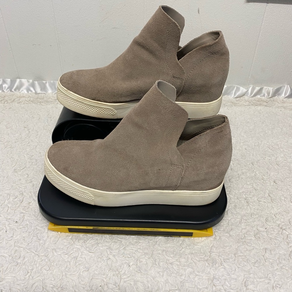 Steve Madden Womens Wrangle Wedge Bootie Shoes Taupe Suede Size 7.5